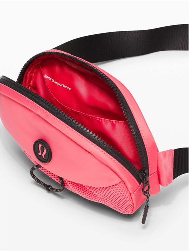 بلت بگ کرو Lululemon، گلبهی؛ کیف باز با آستر قرمز و بند مشکی