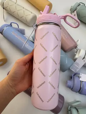 باتل مونوگرام Lululemon 24oz