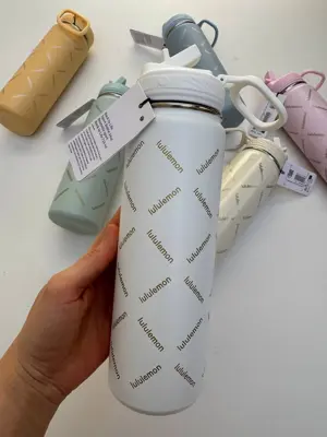 باتل مونوگرام Lululemon 24oz