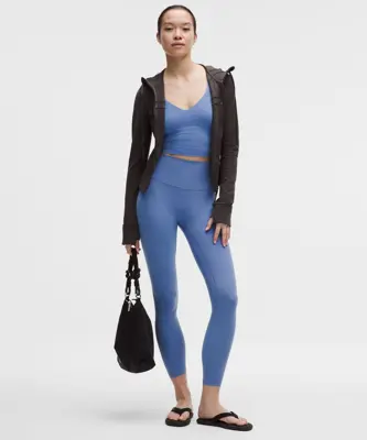 لگ الاین Lululemon کامبوج